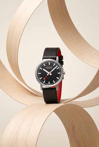Classic Black Dial, Schwarzes Veganes Traubenleder, 36 mm, Uhr auf Holzringen