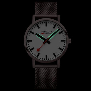 Classic, Brauner Edelstahl, 40 mm	, Nachtansicht mit Hintergrundbeleuchtung