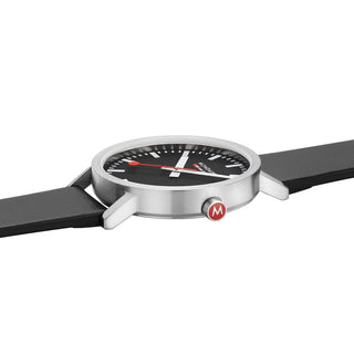 Classic Black Dial, Schwarzes Veganes Traubenleder, 40 mm, Seitenansicht mit roter Krone