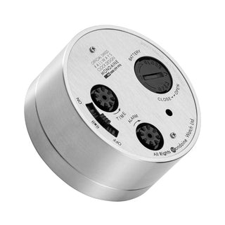 Silberfarbene Reisewecker, 5 cm	, Ansicht des Gehäusebodens mit Mondaine Gravur