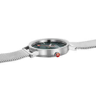 Classic, 36 mm, Waldgrüne Edelstahl Uhr, A660.30314.60SBJ, Detailansicht der roten Krone und des Edelstahlarmbands