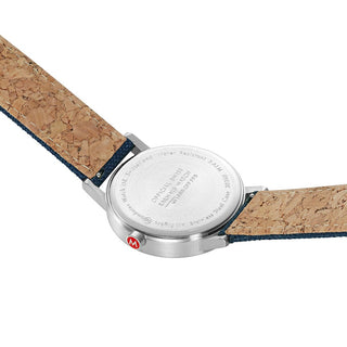 Classic, 40 mm, Tiefseeblaue Uhr, A660.30360.40SBD, Ansicht des Gehäusebodens mit Mondaine Gravur