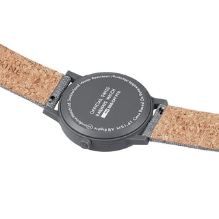 essence, 41mm, nachhaltige Uhr für Damen und Herren, MS1.41110.LU, Ansicht des Gehäusebodens mit Mondaine Gravur