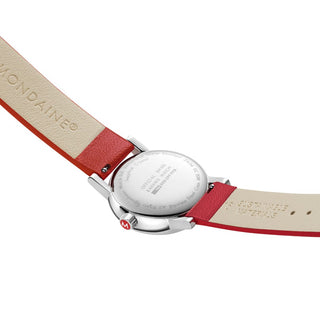 evo2, 30 mm, Rotes Veganes Traubenleder Uhr, MSE.30210.LCV, Ansicht des Gehäusebodens mit Mondaine Gravur