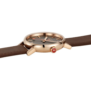 evo2, 40mm, Rose Gold Toned and Brown Uhr, MSE.40181.LG, Detailansicht der roten Krone und Lederarmbands